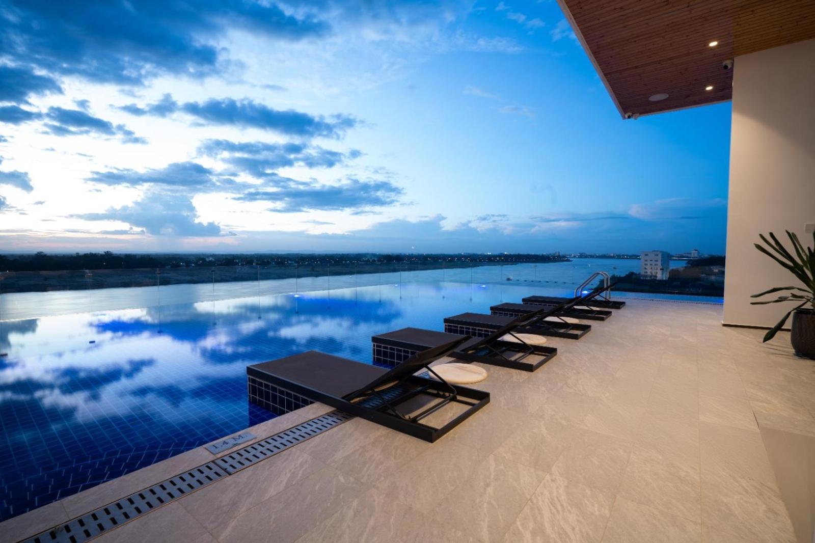 One Riviera Hotel And Residences Ban Souanmone Eksteriør billede